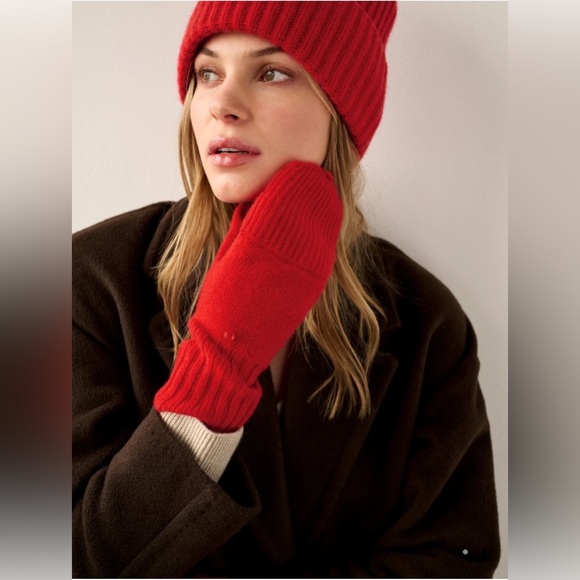 White+Warren Cashmere Ribbed Pop Top Gloves AUBURN RED for Christmas - Picture 2 of 6